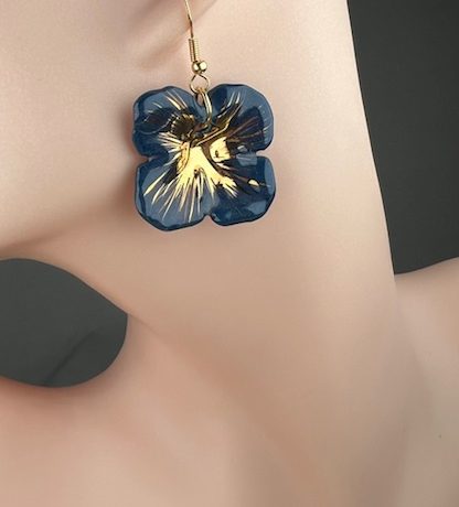 boucles d'oreuilles fleur bleu OR ALMA