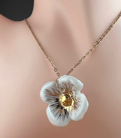 collier Fleur et OR NAJDA sur chaine
