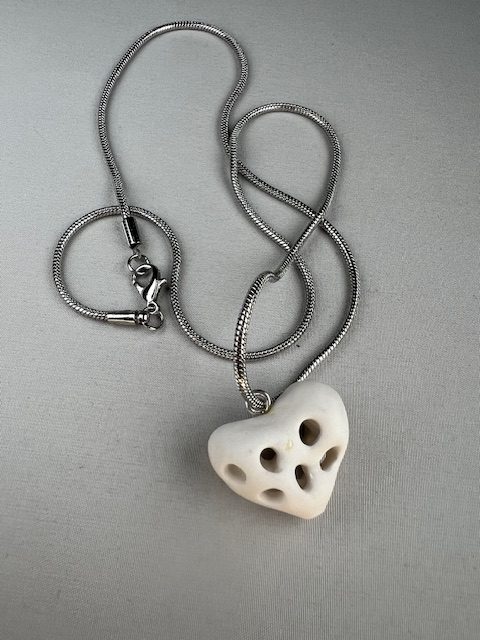 COLLIER PORCELAINE BLANCHE SUR CHAINE APADEVA 3