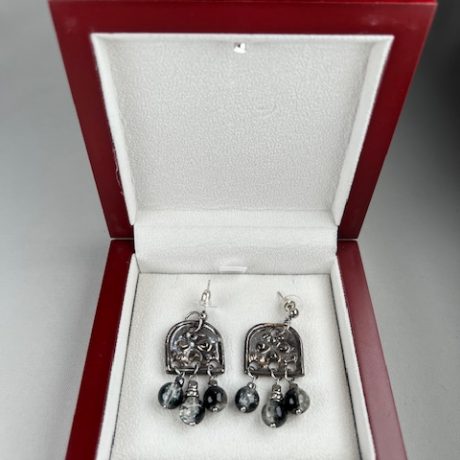 boucle d'oreille Platine  ARIA dans son écrin