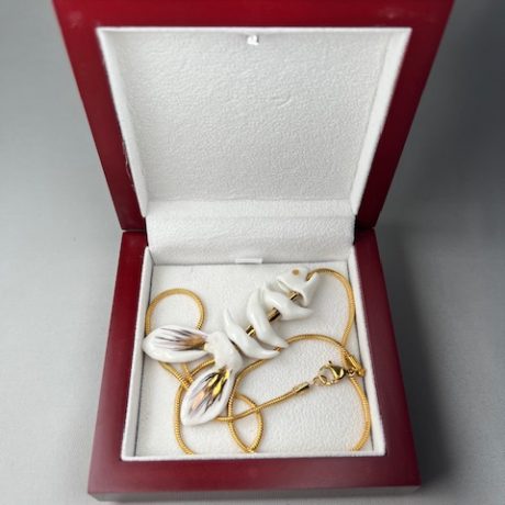 collier Or PENUMBRA dans son écrin