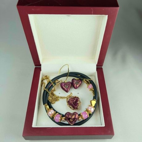 parure  écrin SAINT VALENTIN ensemble  collier,bracelet,boucles d'oreilles porcelaine